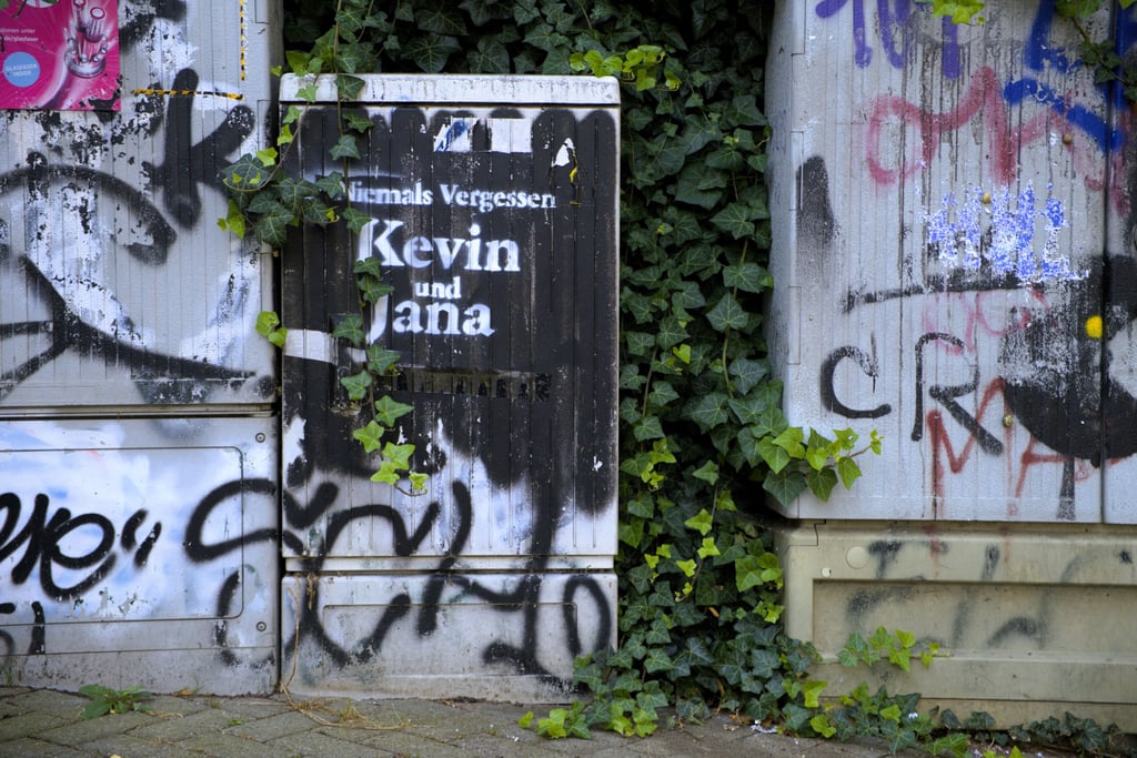 Vielerorts in Halle findet sich diese Erinnerung an die beiden Todesopfer Kevin und Jana.
