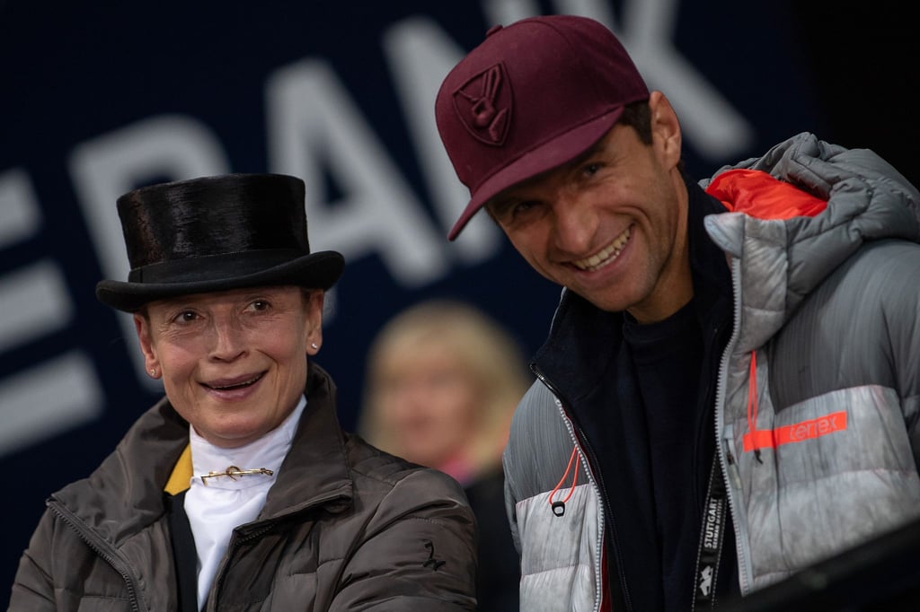 Isabell Werth (l) reitet leihweise ein Pferd von Lisa und Thomas Müller