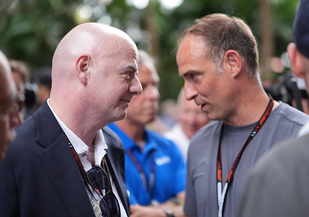 Oliver Mintzlaff (rechts) würde für eine Klub-WM gerne Länderspiele streichen.