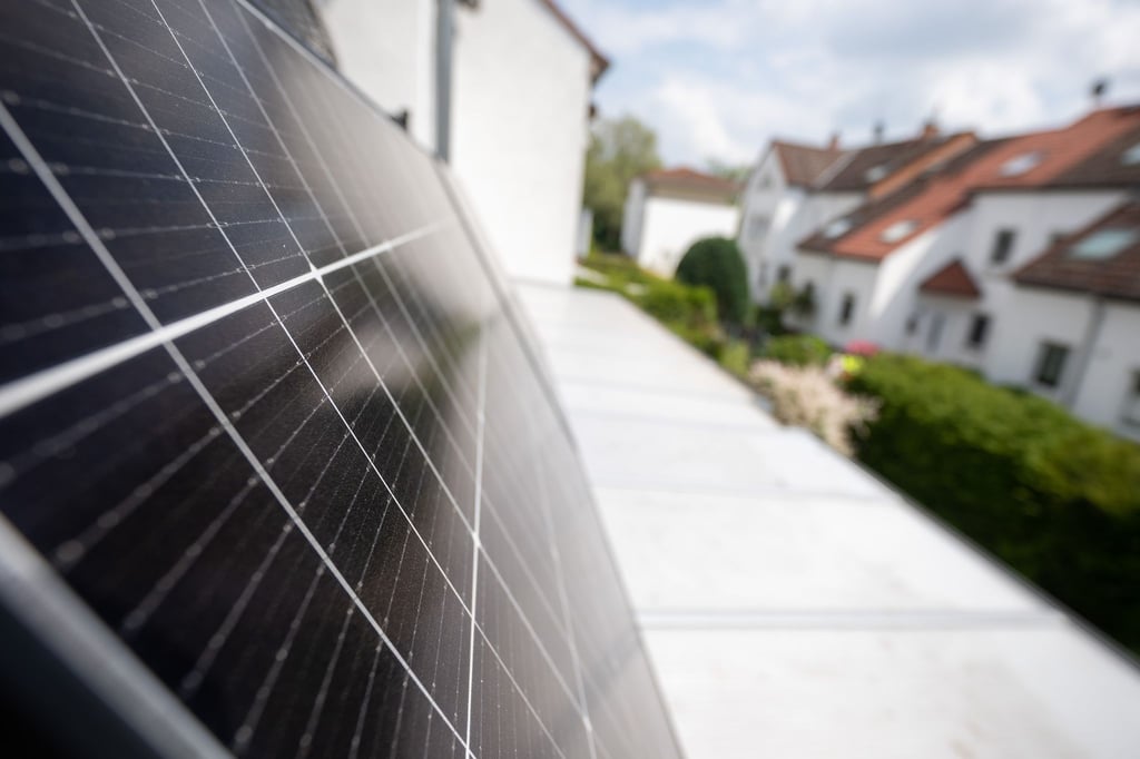Wiederholung vom 05. Juli 2024 - Durch das Solarpaket vereinfacht die Bundesregierung zukünftig die Installation von Steckersolargeräten für Verbraucherinnen und Verbraucher. (zu dpa: „So kommen Mieter und Eigentümer zu einem Balkonkraftwerk“)