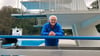 Klaus Grabmeier hat mit 72 Jahren im Weißenfelser Freibad noch den Rettungsschwimmer gemacht.