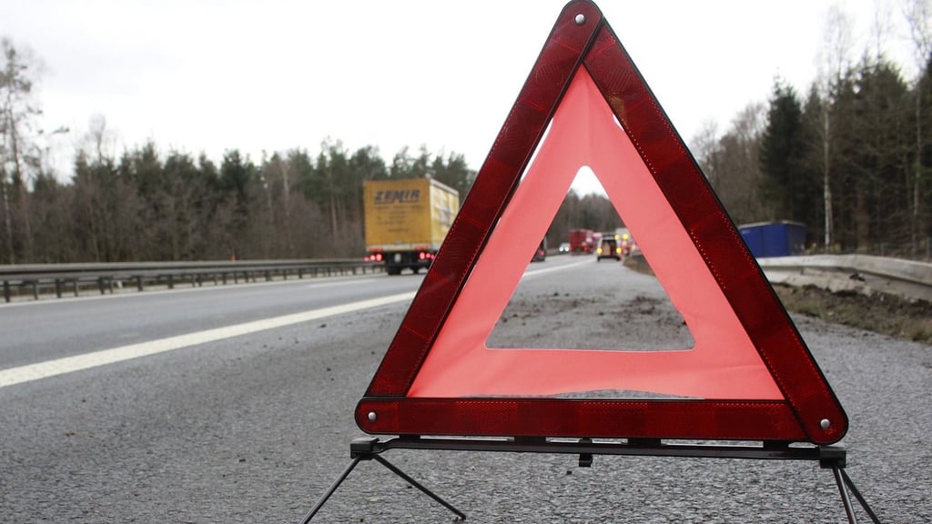 Nach einem Unfall war die Bundesstraße 71 bei Haldensleben voll gesperrt.