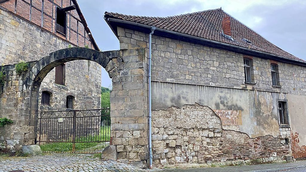 Seit Jahrzehnten ist dieser Lost Place im Landkreis Harz dem Verfall preisgegeben. Kann aus dem Schandfleck wieder ein Schmuckstück werden?