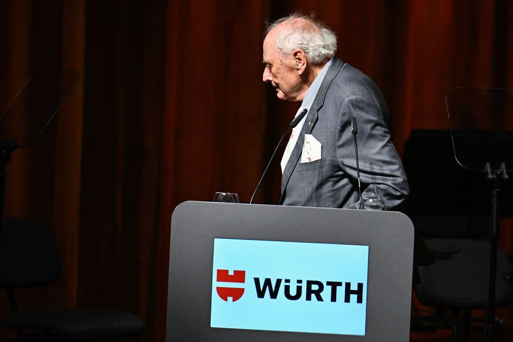 Nach 75 Arbeitsjahren will der Schrauben-Unternehmer Reinhold Würth künftig kürzertreten.