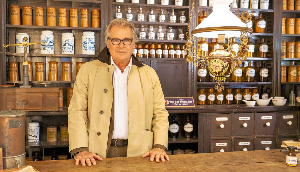 Enrico Pasqualucci, Großneffe von Max Peiffer Watenphul, in der alten Apotheke, die sich heute im Heimat- und Apothekenmuseum Weferlingen befindet.