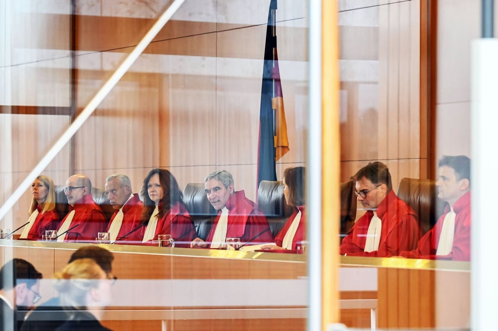 Der Erste Senat hat den Befugnissen der Sicherheitsbehörden neue Grenzen gesetzt.