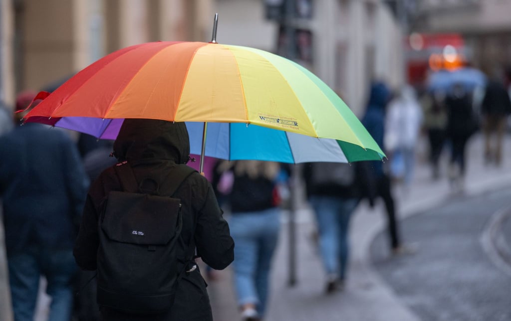 In den nächsten Tagen erwartet uns unbeständiges Wetter mit zum Teil starkem Regen sowie Sturmböen. (Symbolbild)