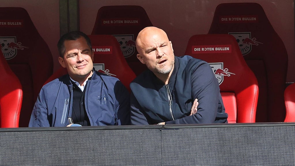 Schauen genau hin: Marcel Schäfer und Rouven Schröder.