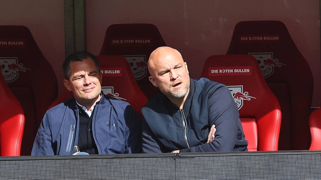 Schauen genau hin: Marcel Schäfer und Rouven Schröder.