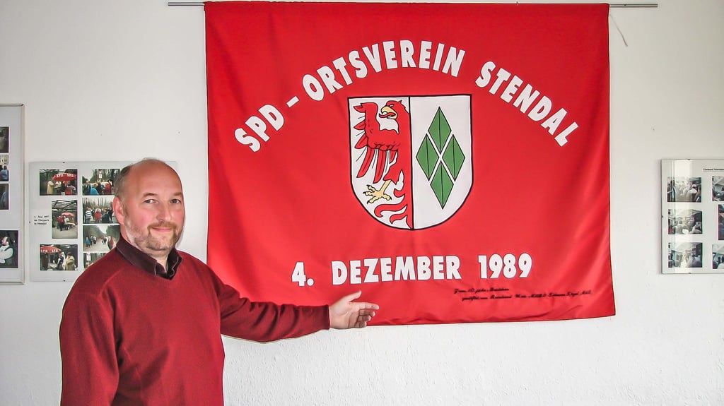 Tilman Tögel Anfang der 2000er Jahre im Stendaler SPD-Büro.