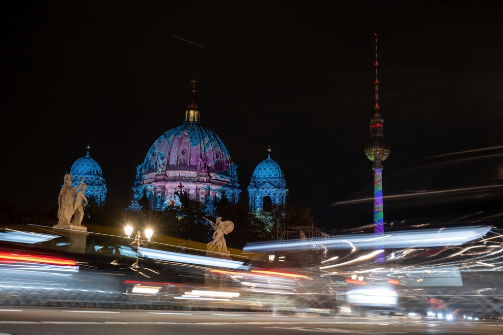 So wurde der Berliner Dom im vergangenen Jahr angestrahlt (Archivbild)