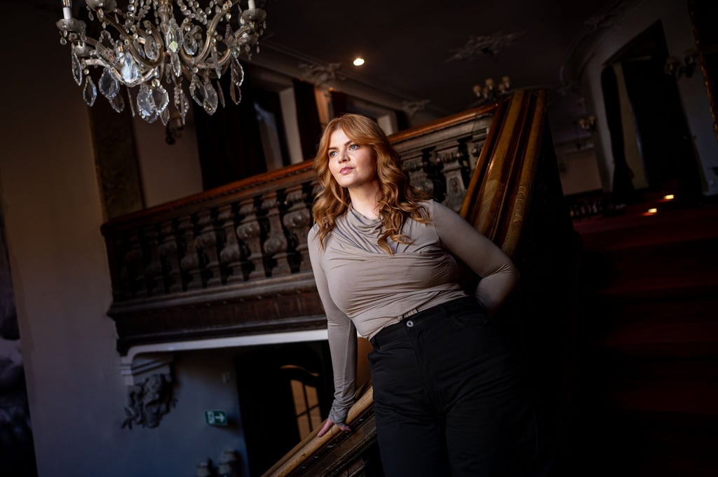 Sophie Passmann steht bald für die Theaterversion ihres Romans „Pick Me Girls“ auf der Bühne.