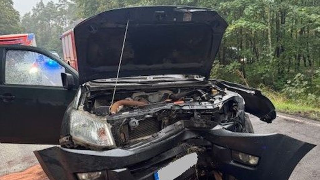 Ein 24 Jahre alter Autofahrer ist bei einem Unfall auf der B188 bei Mieste schwer verletzt worden.