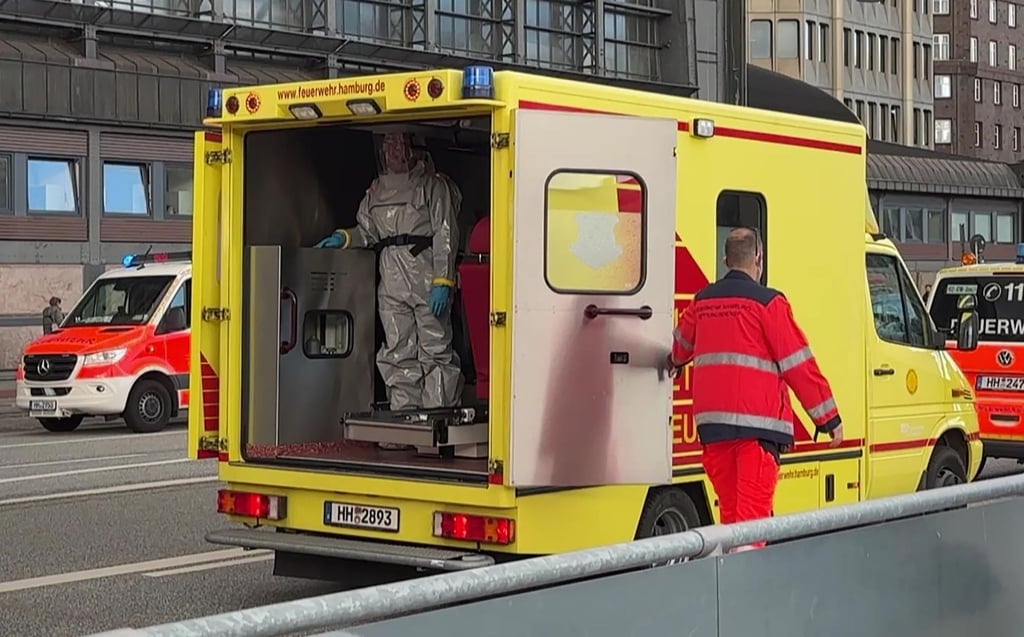 Ein Einsatzwagen am Hamburger Hauptbahnhof