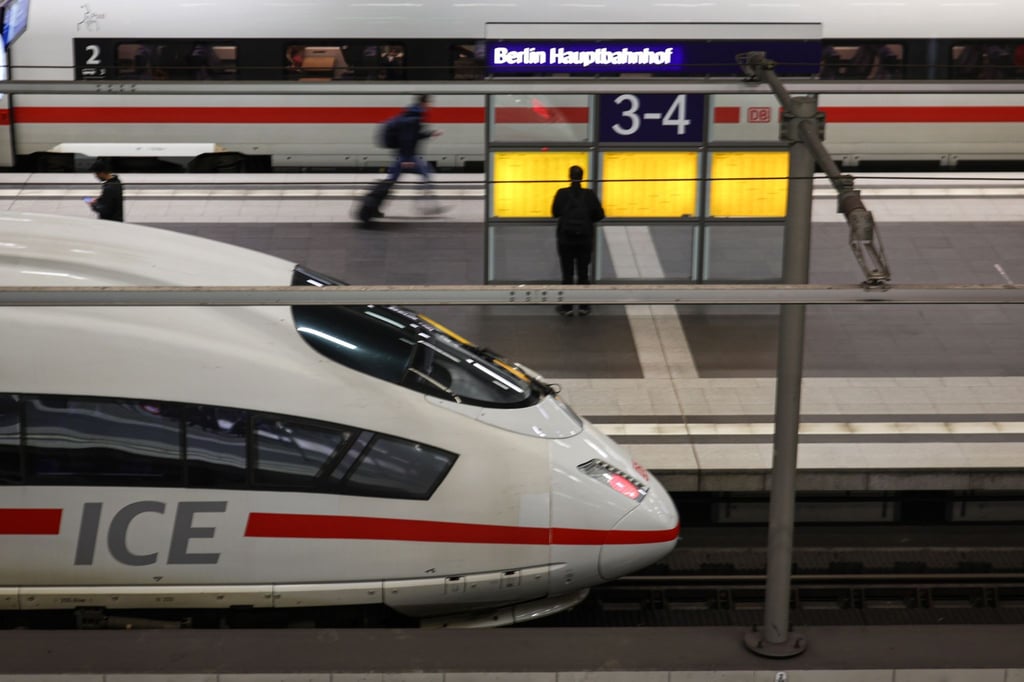 Ein neues Mobilitätsdatengesetz soll die Bereitstellung von Verkehrsdaten wie Zugverspätungen in Echtzeit erleichtern. (Symbolbild)