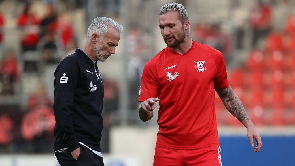 Jan Löhmannsröben (r.) ist unter Trainer Mark Zimmermann gesetzt, hat bisher die meisten Spielminuten aller HFC-Profis absolviert.