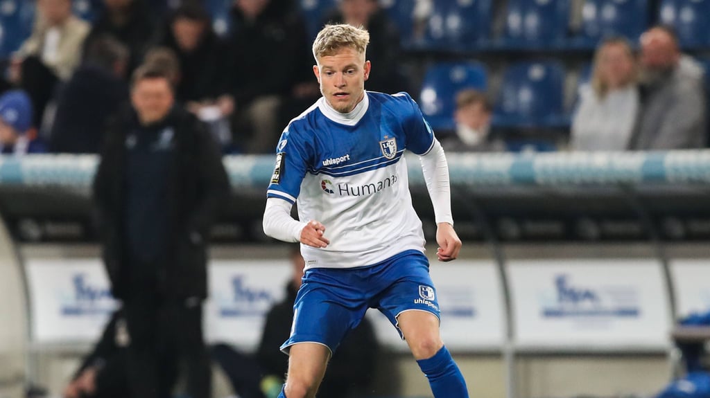 Sebastian Jakubiak, hier 2022 im Trikot des 1. FC Magdeburg, spielt künftig für Phönix Lübeck in der Regionalliga Nord.