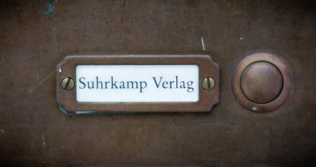 Klingelschild mit Verlagsname