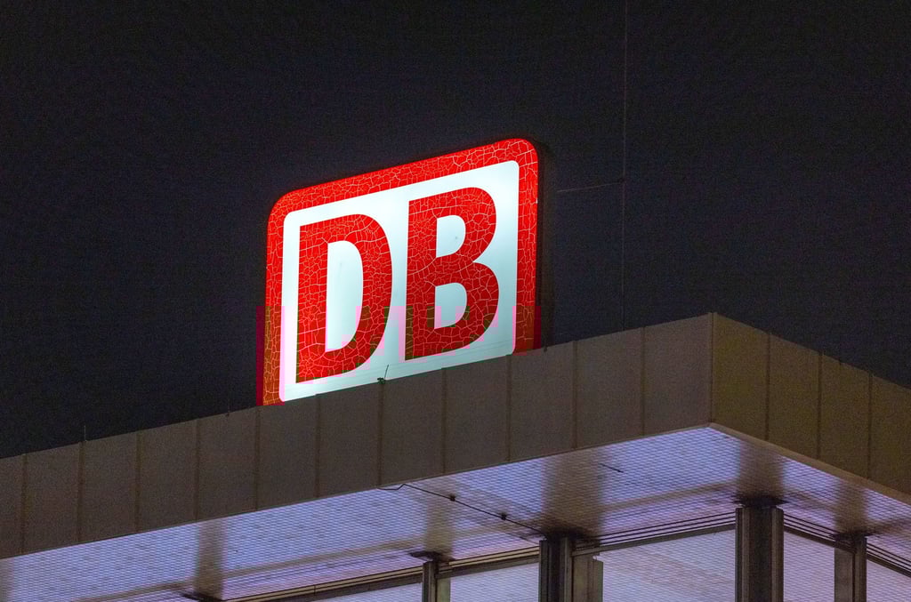 Wegen Bauarbeiten kommt es bei der Bahn noch bis Montag zu Einschränkungen rund um Halle. (Symbolbild)