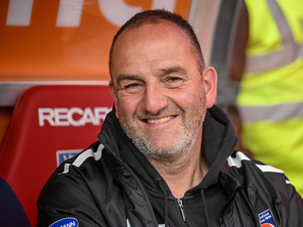 Trainer Frank Schmidt vom 1. FC Heidenheim will erstmals in der Bundesliga gegen RB Leipzig punkten.