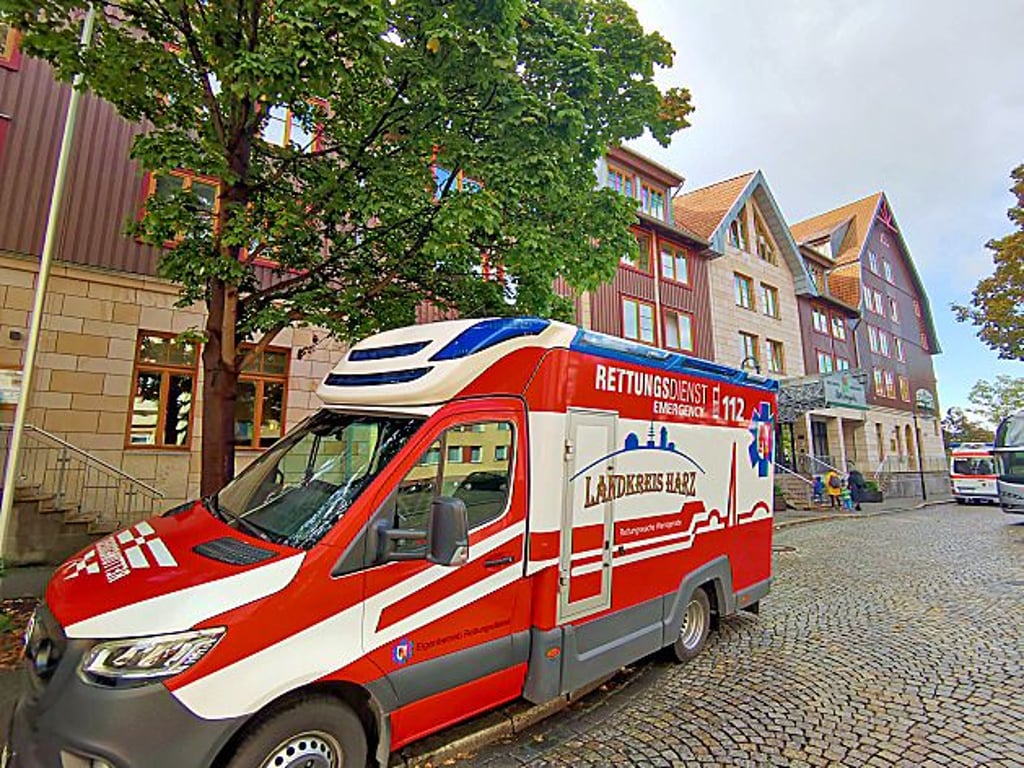 Eine erkrankte Reisegruppe im Harzer Kultur- und Kongresshotel in Wernigerode sorgte für einen Großeinsatz von Rettungsdienst und Rotem Kreuz.