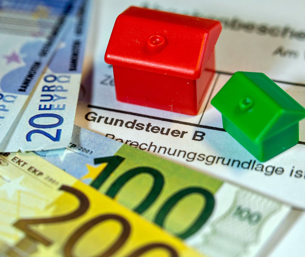 Die Berechnung für die Grundsteuer B in Dessau-Roßlau stößt bei den Stadtratsfraktionen auf massive Kritik. Sie wollen einen Entscheid des Magdeburger Landtages abwarten.