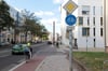 Blick auf die Schönebecker Straße. Hier müssen Radfahrer auf die Fahrbahn mit Autos und Straßenbahnen wechseln. 