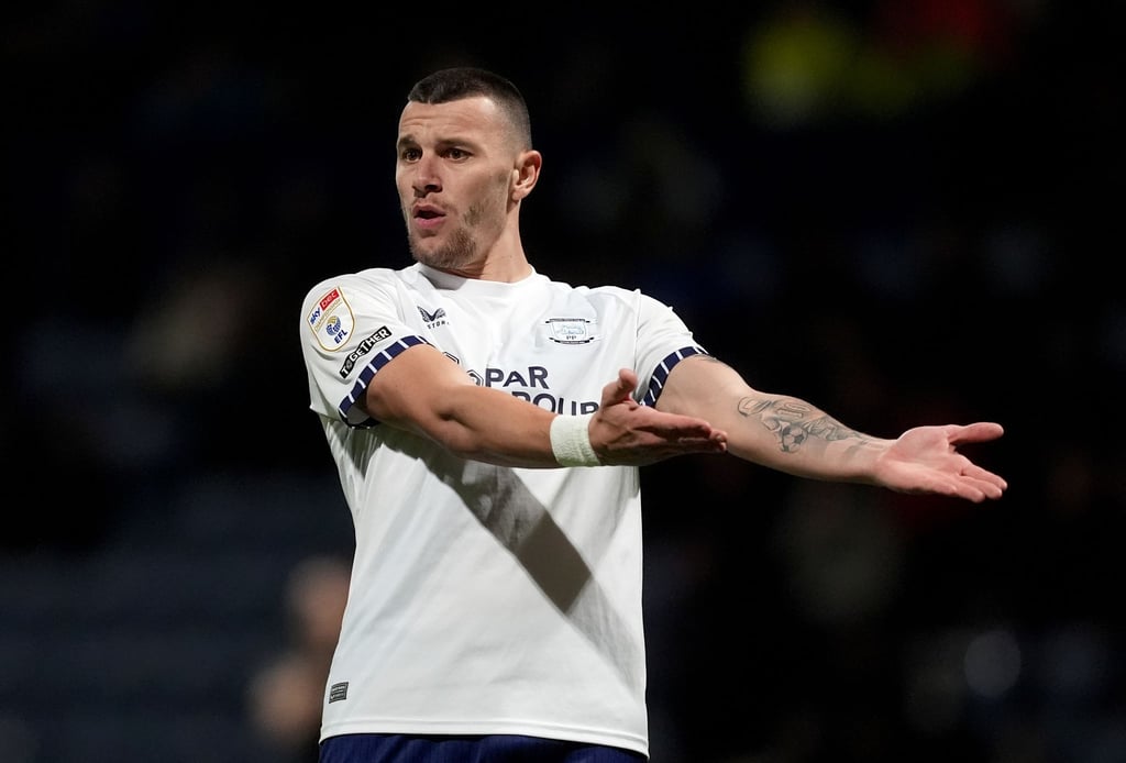 Preston-Stürmer Osmajic verlor im Derby die Nerven und biss seinen Gegenspieler.