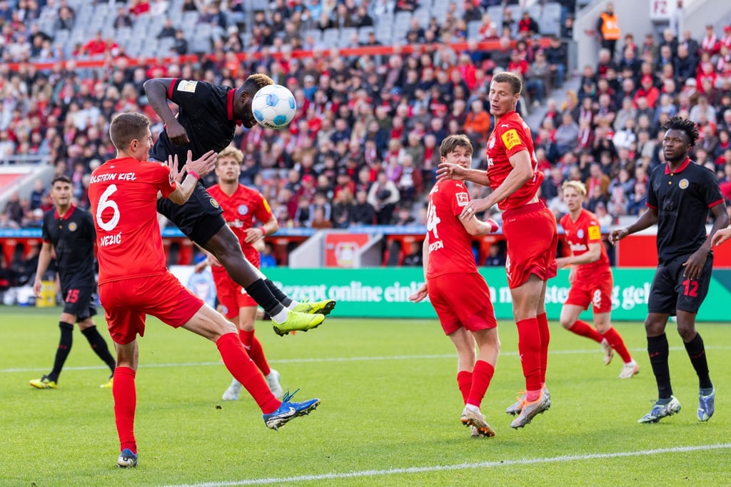 Bayer Leverkusen verspielt gegen Holstein Kiel einen 2:0-Vorsprung.