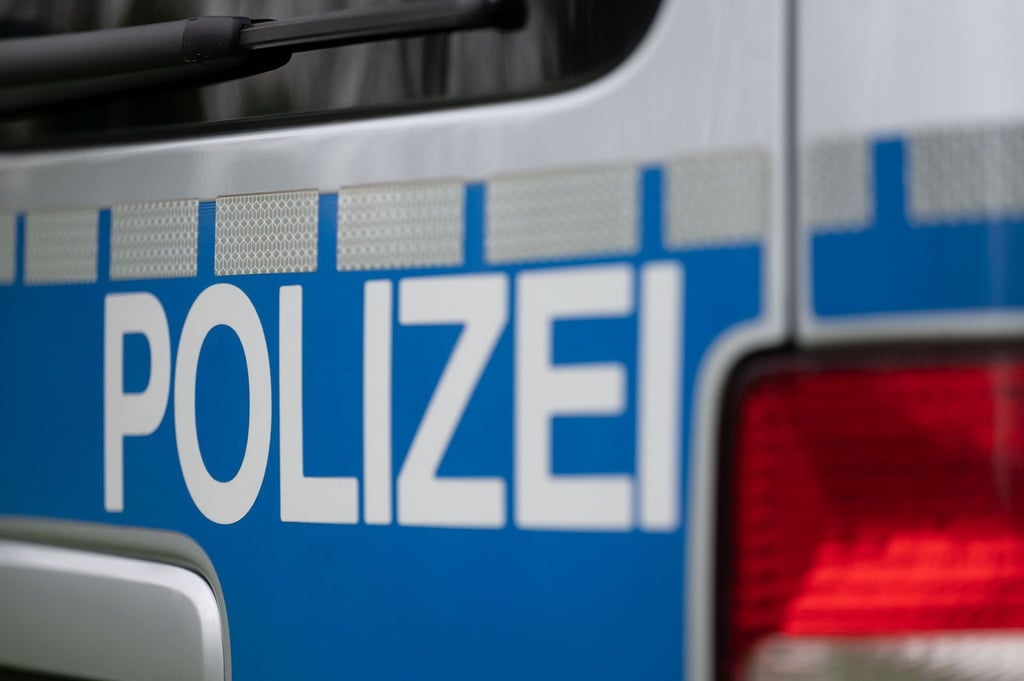 20 Fahrzeuge werden in Magdeburg von Unbekannten mit Sprühfarbe beschädigt - die Polizei ermittelt. (Symbolbild)