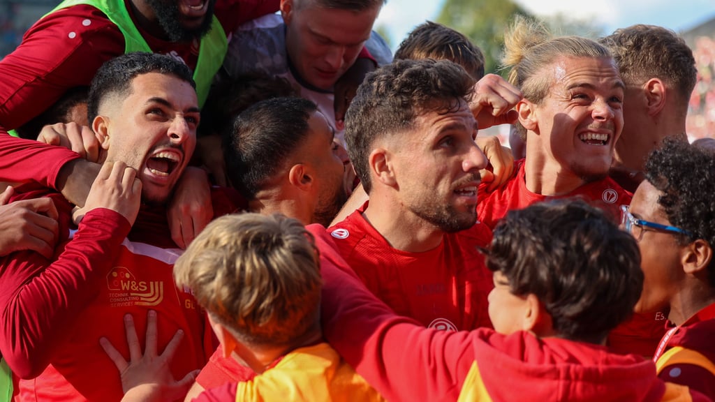 Riesenjubel bei Rot-Weiss Essen – und Ahmet Arslan als Matchwinner mittendrin.