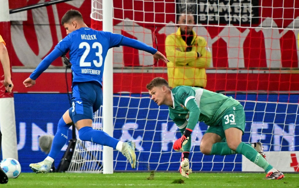 Stuttgarts Torhüter Alexander Nübel stand im Spiel gegen die TSG 1899 Hoffenheim vor den anstehenden Länderspielen im Fokus.