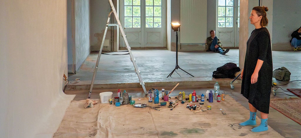 Künstlerin Palina Ringe malte bei der Ausstellung live ein neues Werk.