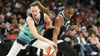 Sabrina Ionescu (links) steht mit den New York Liberty erneut in den Finals der WNBA.