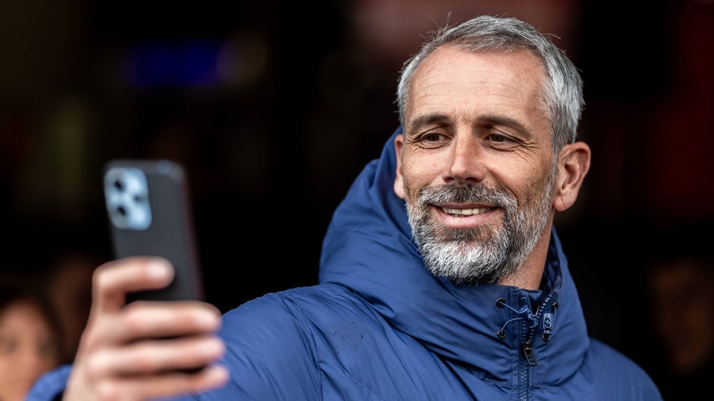 RB-Leipzigs Trainer Marco Rose bei der Selfie-Produktion in Heidenheim