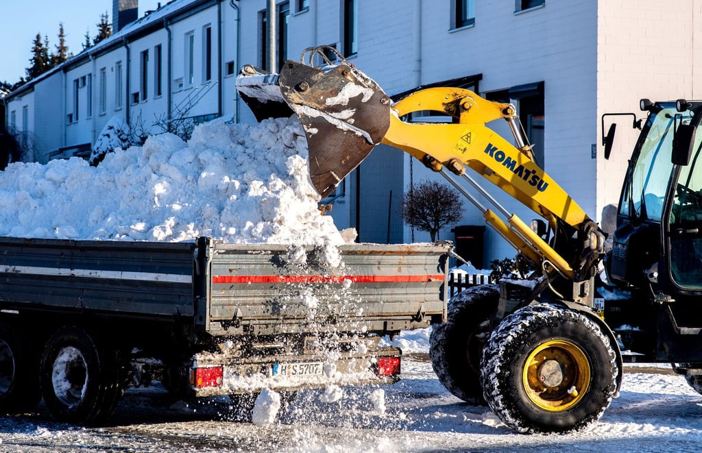 Wegen der schwachen Nachfrage nach Baumaschinen streicht Komatsu in Hannover mehr als 200 Stellen. (Archivbild)