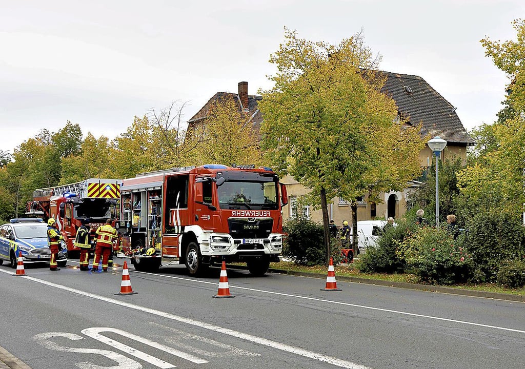 Im Keller eines Wohnhauses in der Wolfener Oppenheimstraße brannte es am Montagvormittag. Der Einsatz dauerte nicht lange.