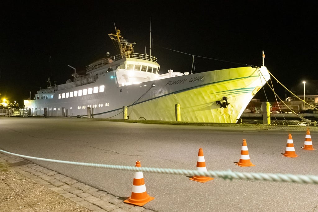 Die „Funny Girl“ liegt im Hafen von Büsum.