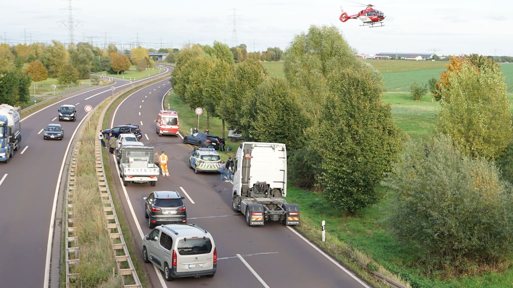 Unfall auf der B189 kurz vor der Abfahrt Wolmirstedt Nord.