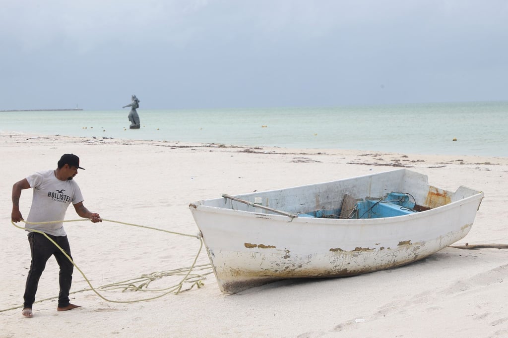 Meteorologen erwarten, dass der Hurrikan an der mexikanischen Halbinsel Yucatánan vorbeizieht und Teilen der Küste dort „zerstörerische Wellen“ bringt.