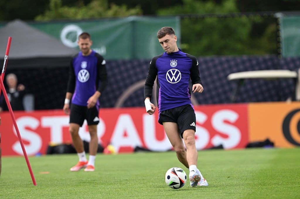 Kam erstmals in der Premier League zum Einsatz: Brajan Gruda (r).