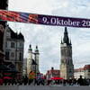 Mit diesem Transparent wird am Markplatz, am Eingang zum Boulevard, an das Attentat in Halle am 9. Oktober 2019 vor fünf Jahren erinnert.&nbsp;