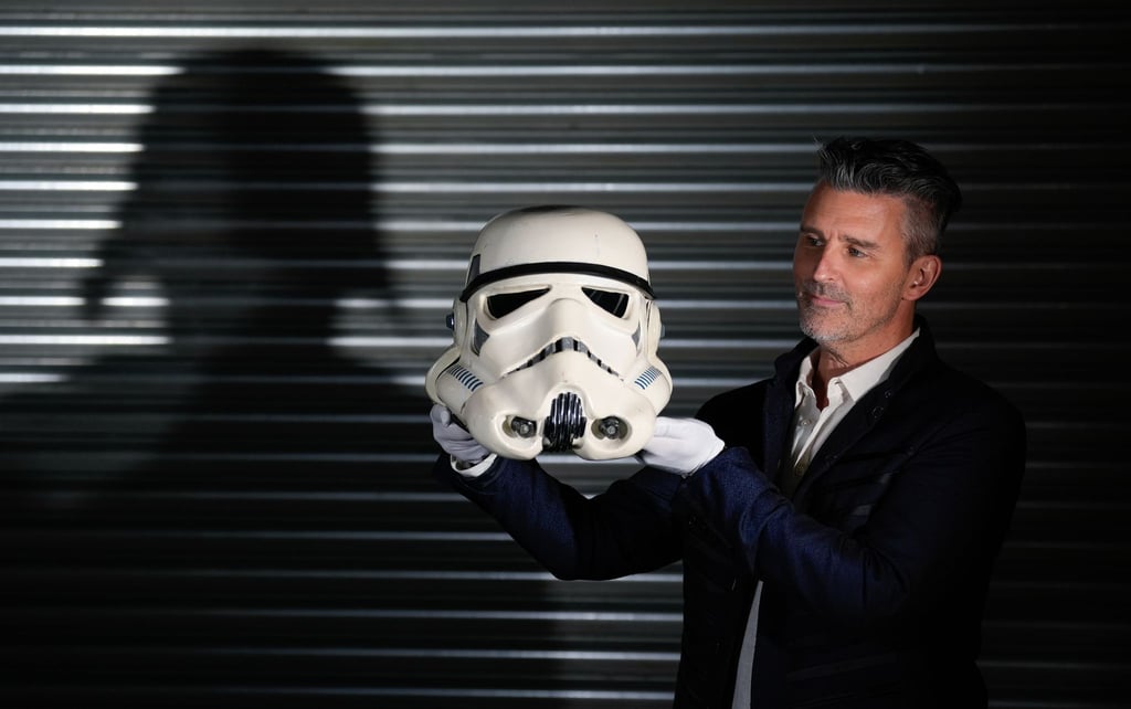 Der Stormtrooper-Helm ist eine von etwa 1.800 Filmrequisiten bei der Auktion.