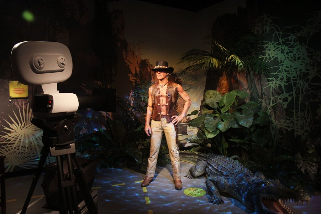 Mit Aussie-Schlapphut und Stiefeln: So ist „Crocodile Dundee“ in die Filmgeschichte eingegangen - auch bei Madame Tussauds.