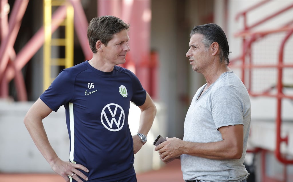 Russ (r.) war als Trainer bislang nur in seiner Heimat tätig.