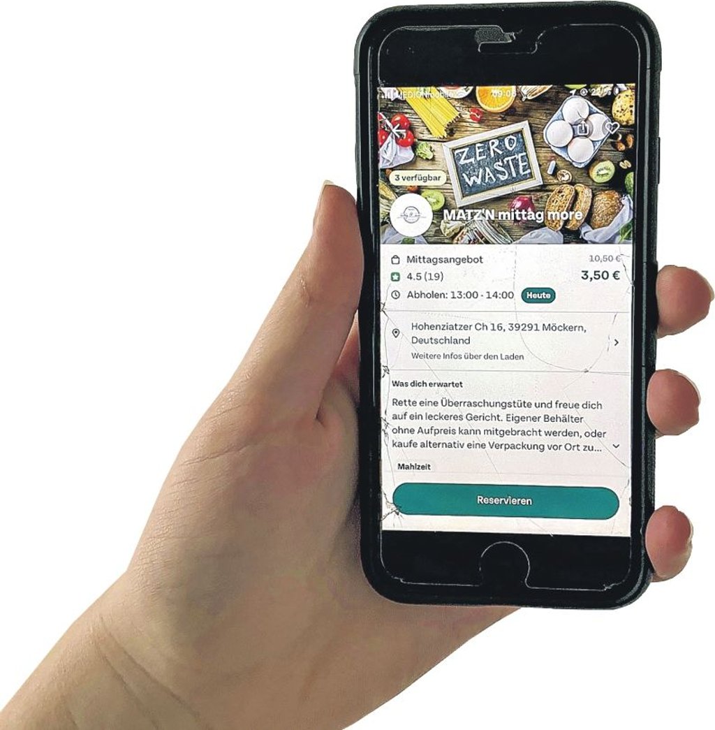Wenn im Möckerner Restaurant "Matz'n Mittag & More" nach dem Service Essen übrigbleibt, bietet Betreiber Matthias Rehwald das vergünstigt und zum Abholen auf der App "Too Good To Go" an.