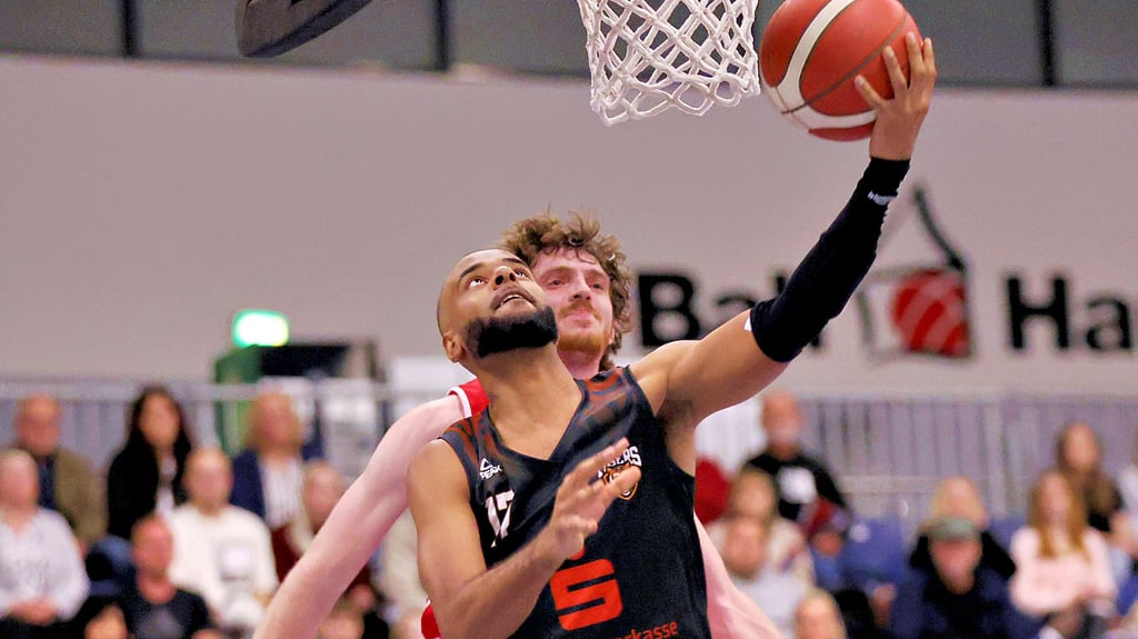 Die Tigers aus Aschersleben, hier mit Maurice Delage, behaupteten sich im Punktspiel gegen die „Twisters“ aus Rendsburg.