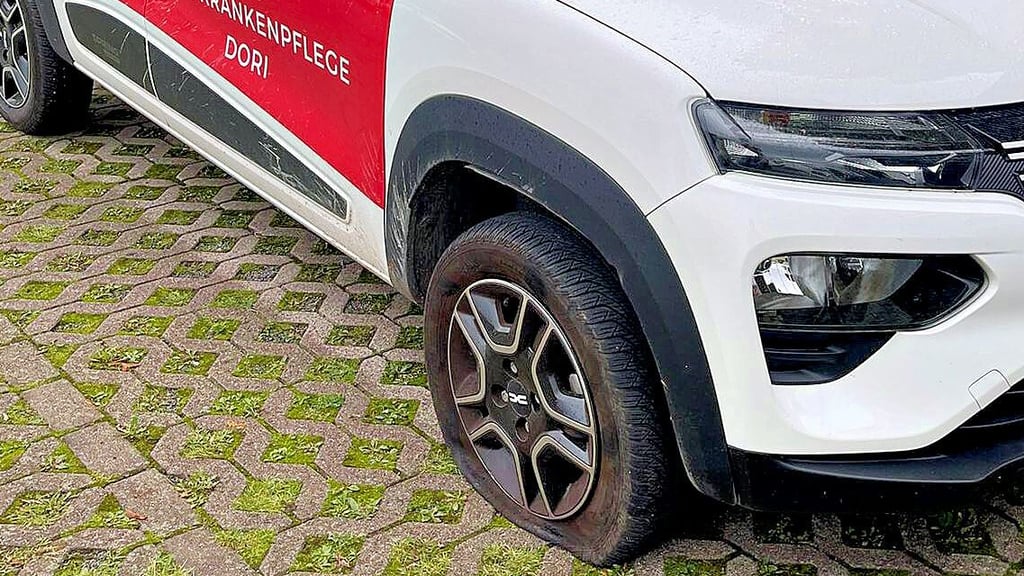 Auch an diesem Auto der Ilsenburger Hauskrankenpflege wurden am Wochenende einige Reifen beschädigt.