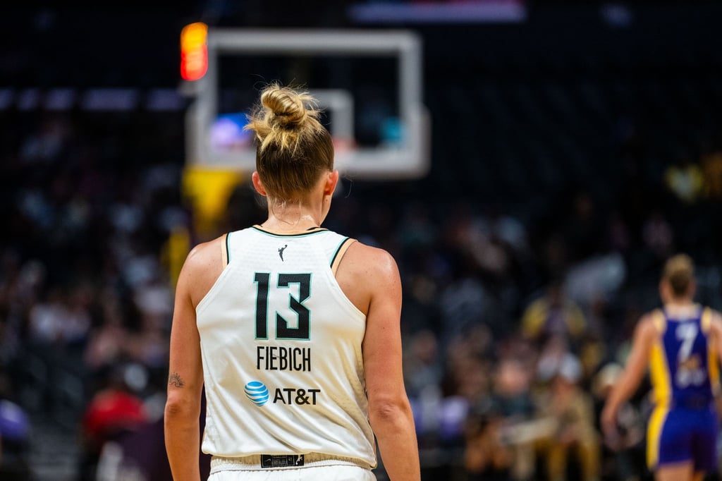 Leonie Fiebich ist in der WNBA zwar ein Rookie, spielt aber dank Erfahrung in Europa wie ein abgezockter Profi.