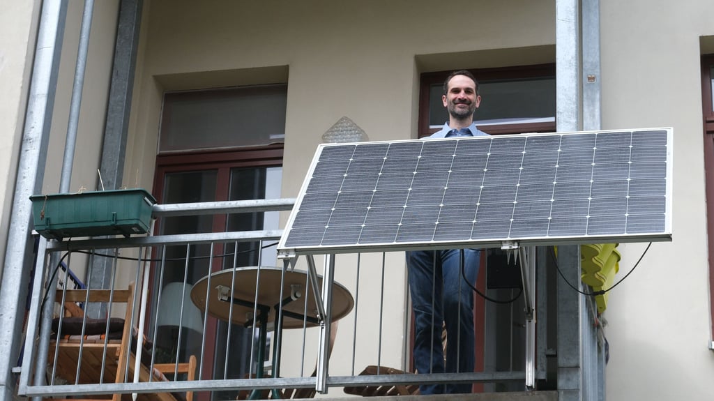 Die Gemeinde Barleben fördert Balkonkraftwerke mit Speicher mit 300 Euro. Sowohl Hauseigentümer als auch Mieter können die Antragsformulare bei der Verwalting anfordern..